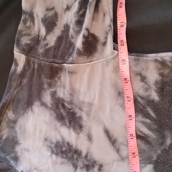 Woman's Sweater by Mudd Black & Grey Tye-Dye Print Size: Large - Picture 5 of 11